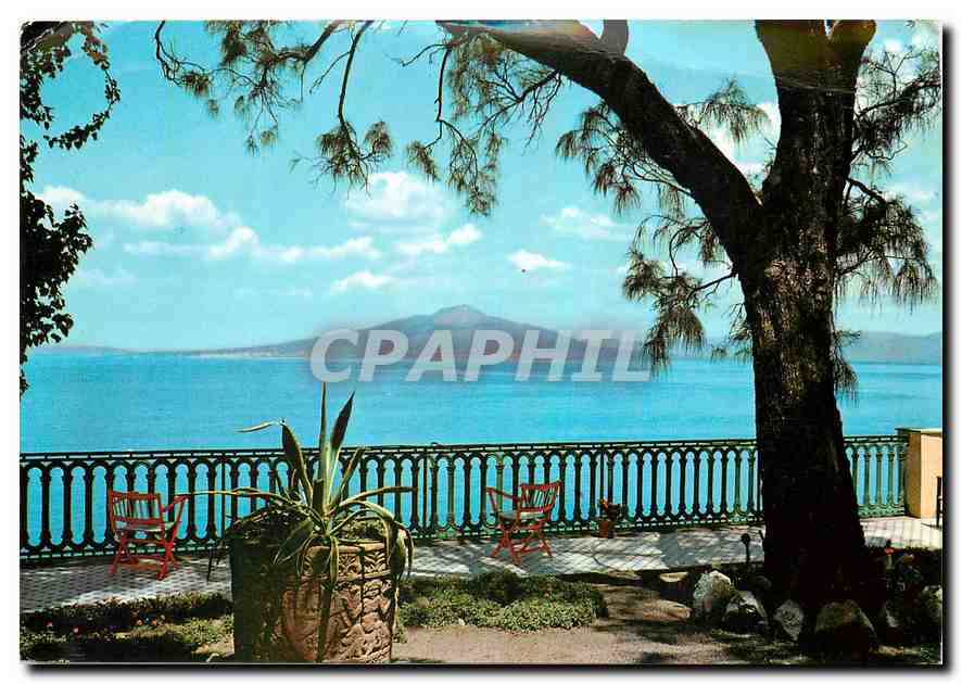 CPM Sorrento le Vesuve vu de l'Hotel la Terrazza 