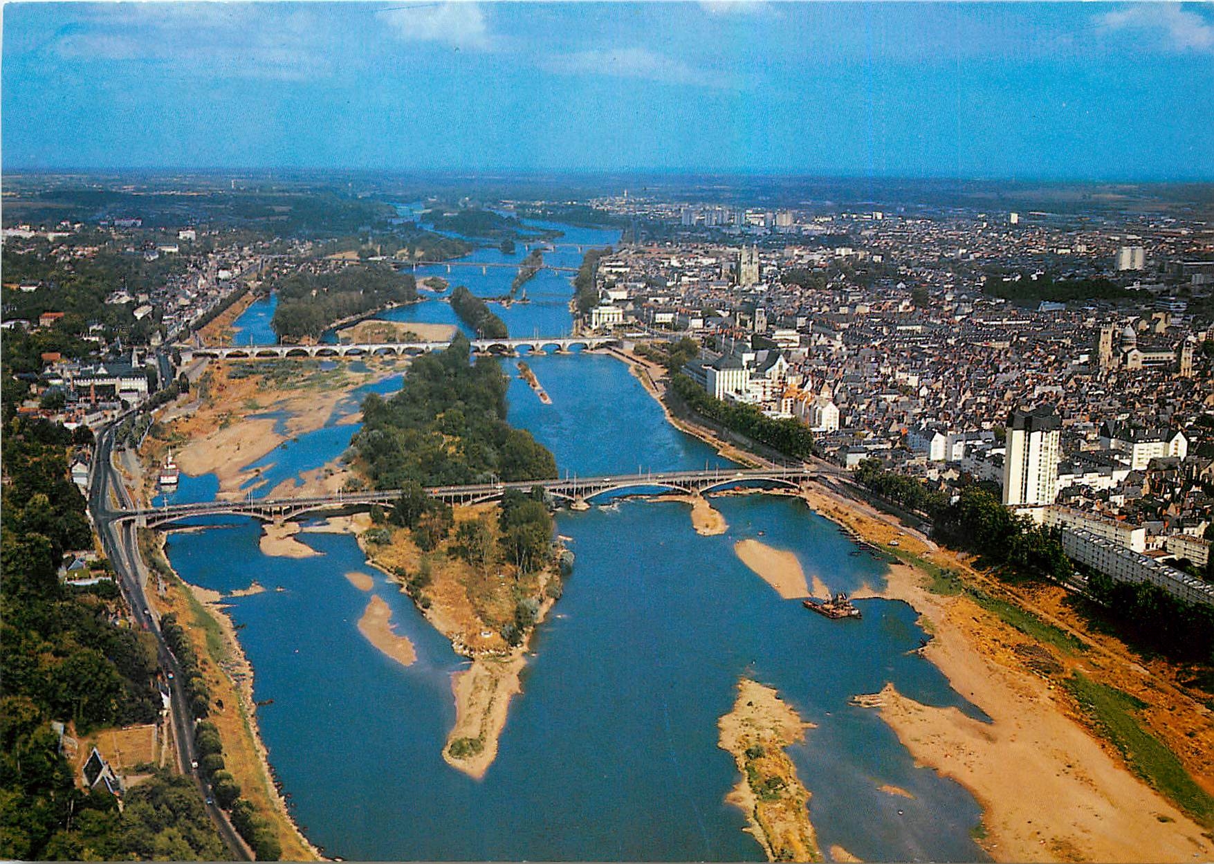 CPM Tours I et L Les Ponts sur la Loire et vue generale 