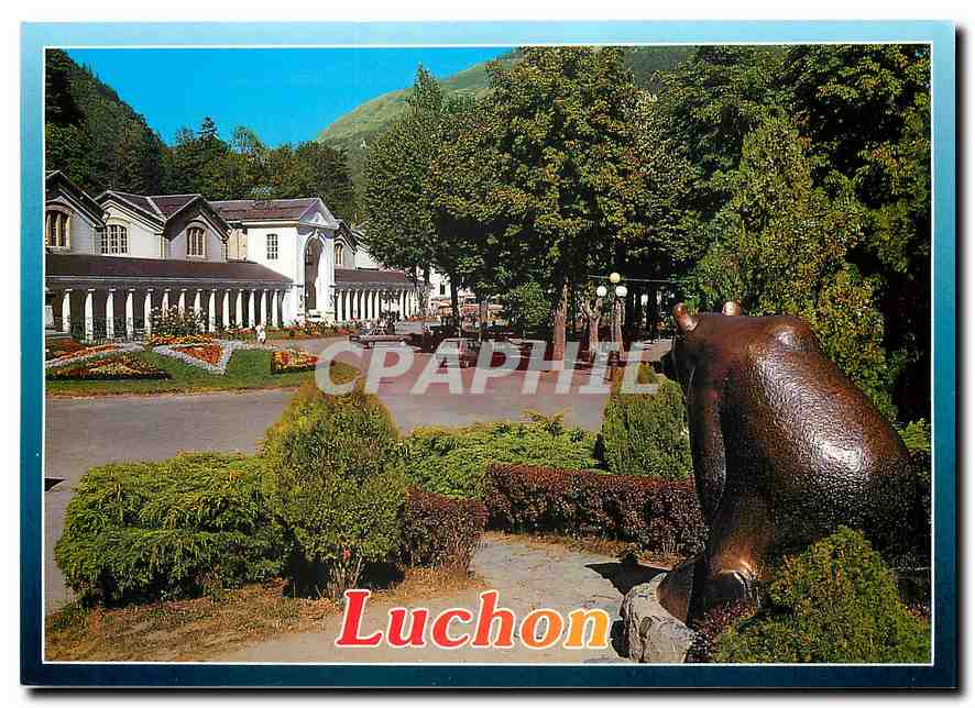CPM Les Pyrenees Luchon Haute Garonne Les Thermes L'ours des Pyrenees face aux Thermes 