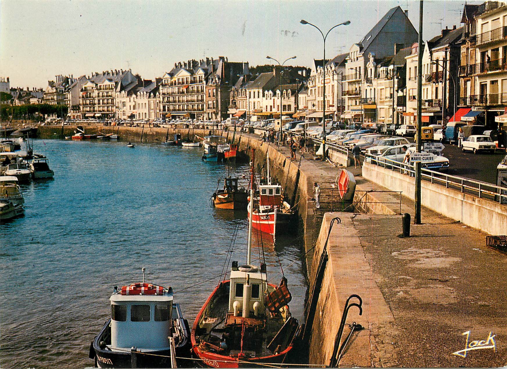 CPM Couleurs de Bretagne La Cote d'Amour Le Pouliguen Les Quais 