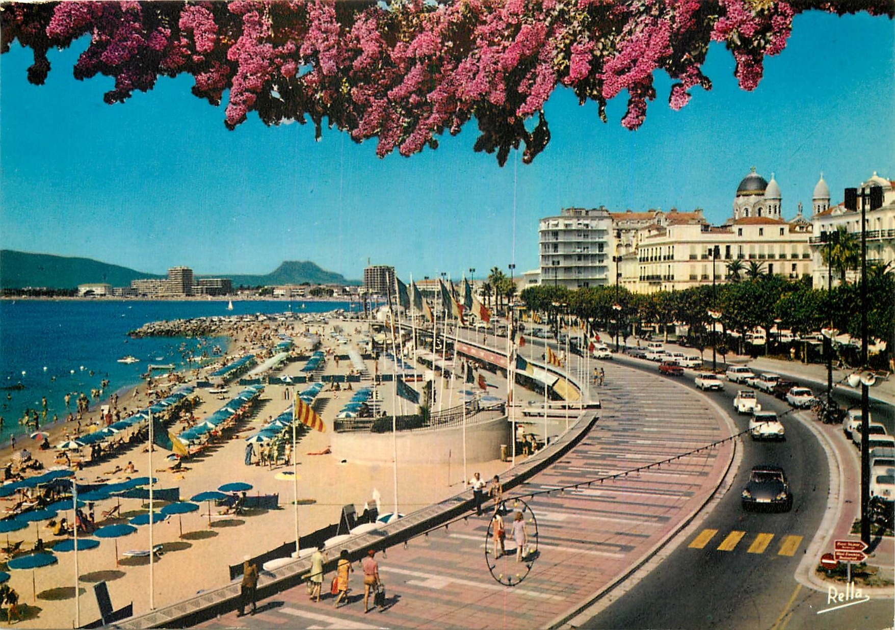 CPM La Cote d'Azur Varoise Saint Raphael Var La plage et la terrasse des Bains 