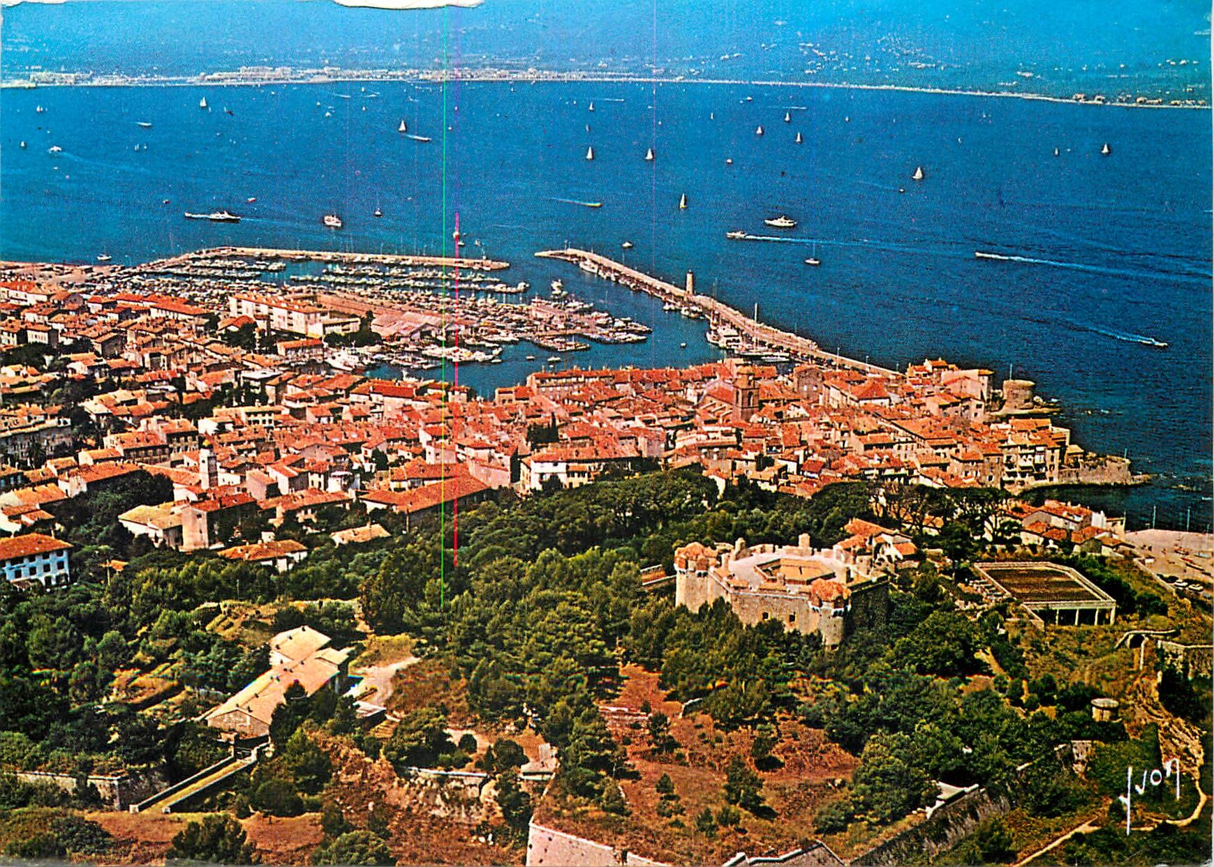 CPM Couleurs et Lumiere de France La Cote d'Azur Saint Tropez Var La Citadele la Ville et le Port 