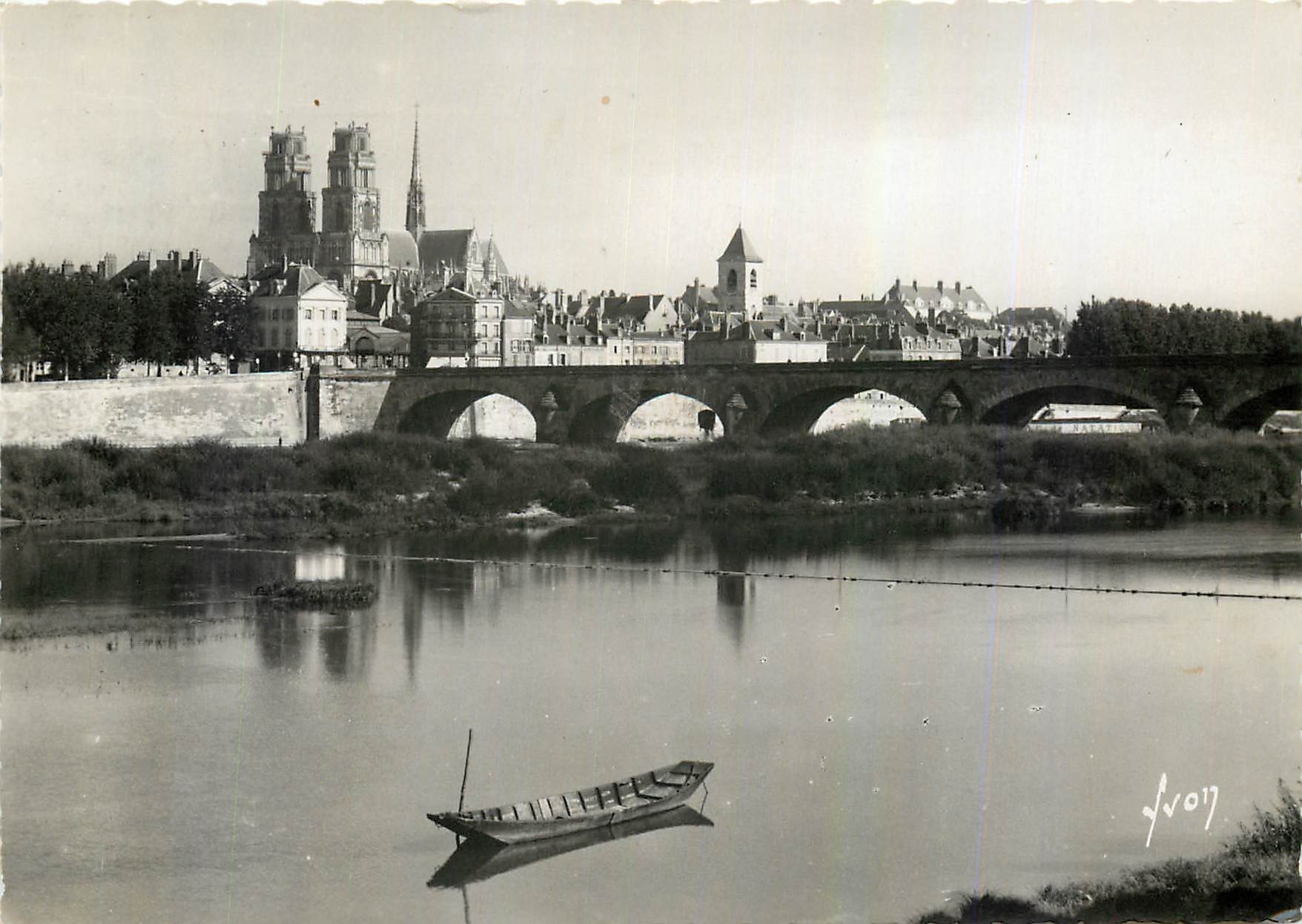 CPM Orleans Loiret La Loire Pont George V et la cathedrale 