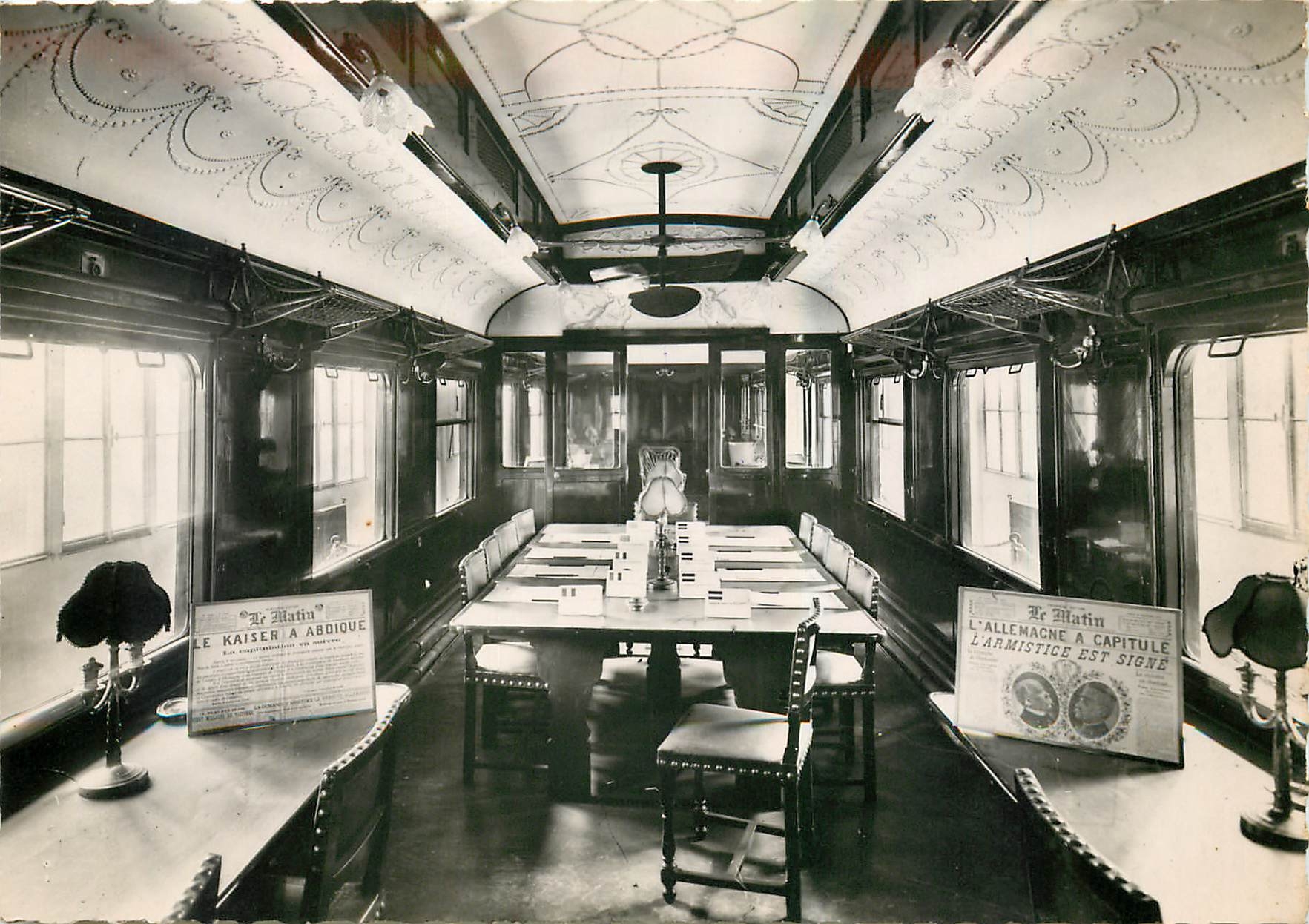 CPM Foret de Compiegne Oise Clairiere de l'Armistice Interieur du Wagon du Marechal Foch Militaria