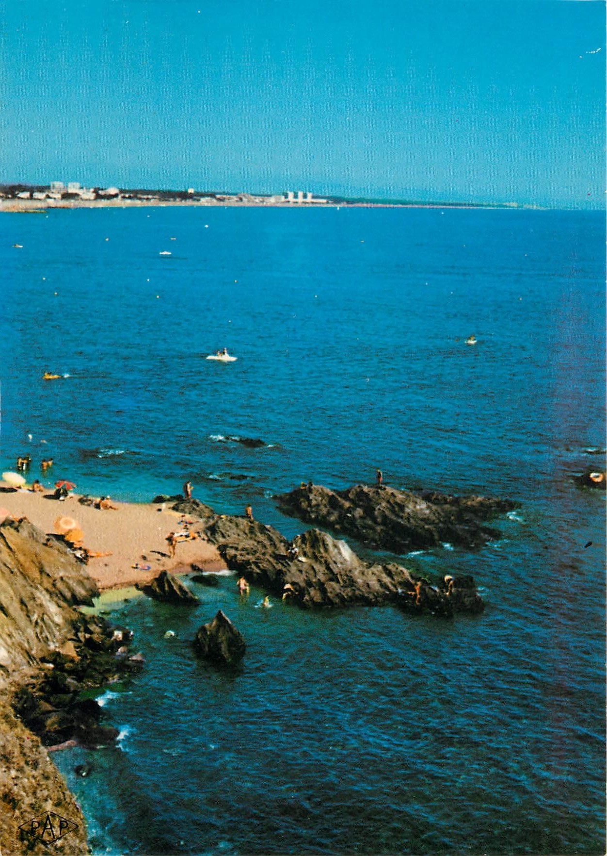 CPM Argeles sur Mer Le Racou Les rochers au fond Argeles 