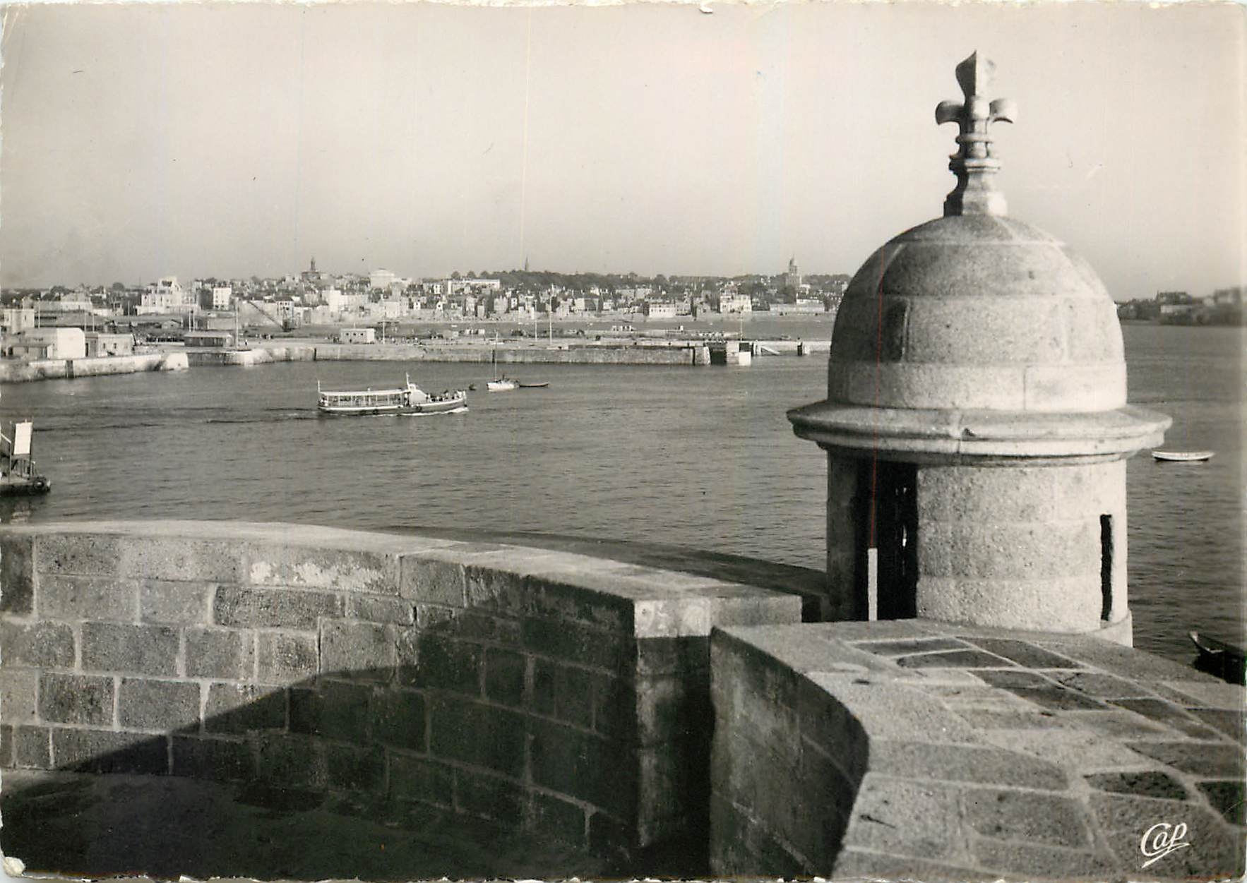 Saint-Malo — Vue sur Saint-Servan depuis les remparts — Réal-Photo