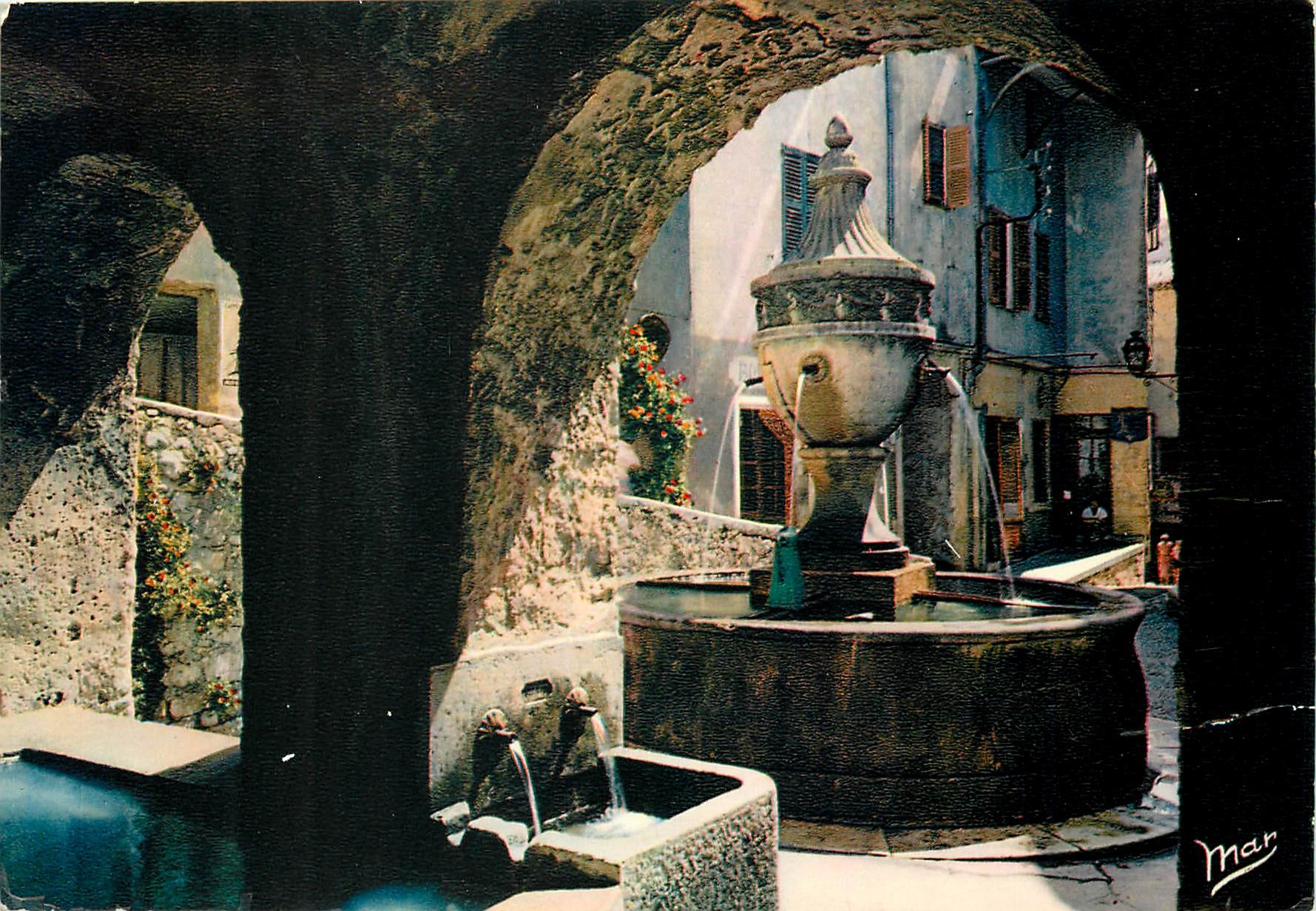 CPM La Cote d'Azur Saint Paul de Vence La Fontaine 