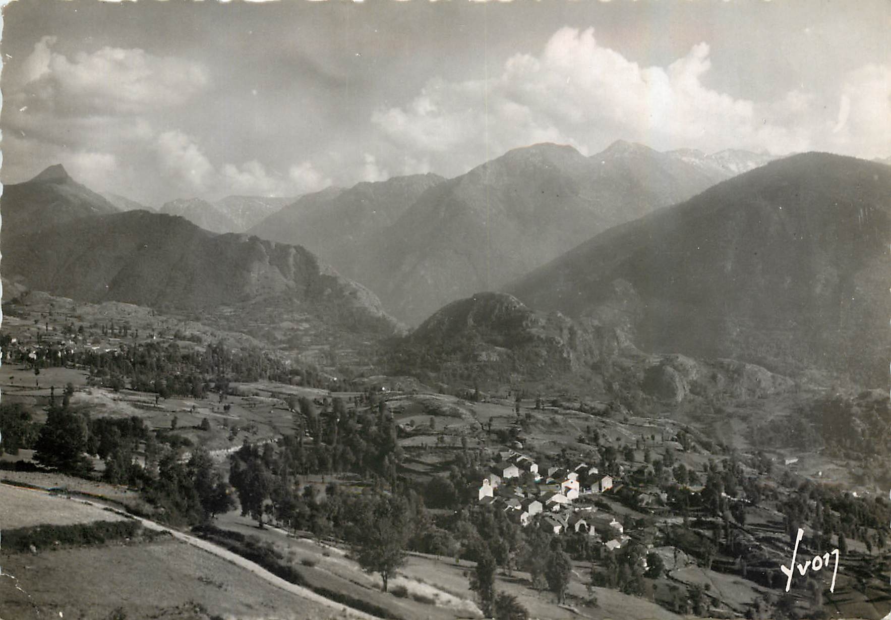 CPM Env d'Ax les Thermes Ariege Le village d'Ignaux et les Pyrenees 