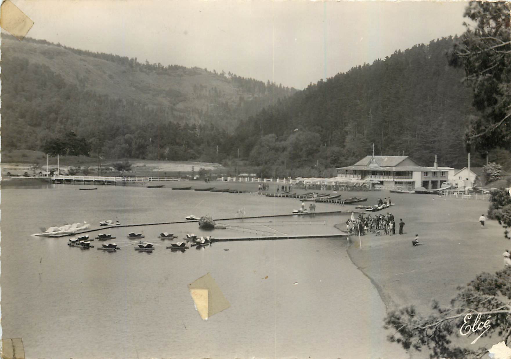 CPM L'Auvergne Pittoresque et Touristique Lac Chambon La Plage Manege nautique 