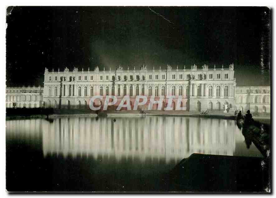 CPM Chateau de Versailles Le Chateau et le Parterre d'Eau Illumines 