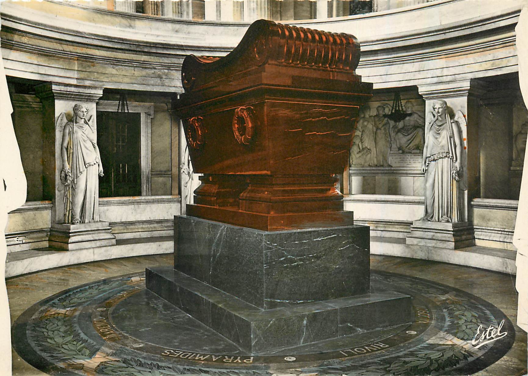 CPM Paris les Invalides Tombeau de Napoleon Le Sarcophage 