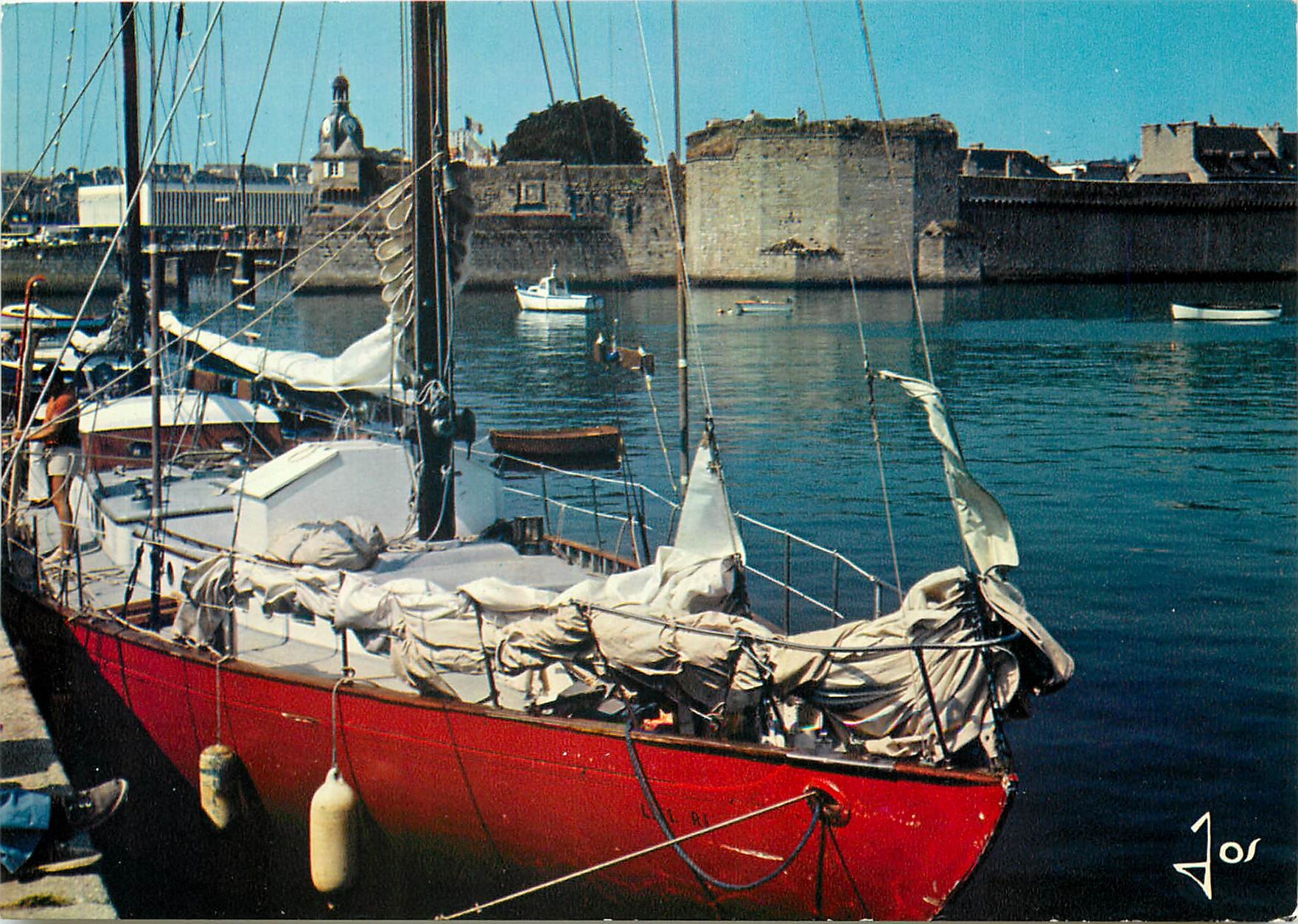 CPM La Bretagne Couleurs Concarneau Le Port de plaisance et les remparts 