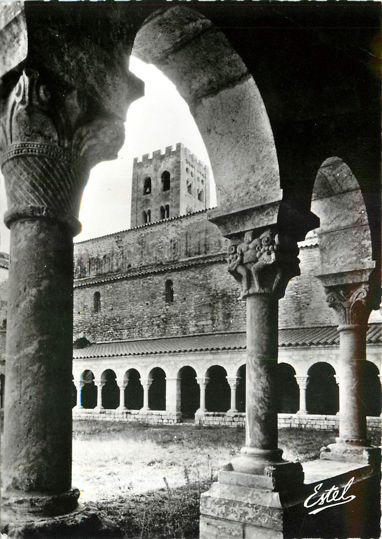CPM Abbaye de St Michel de Cuxa Prades Pyrenees Orientales Galeries du Cloitre et clocher 