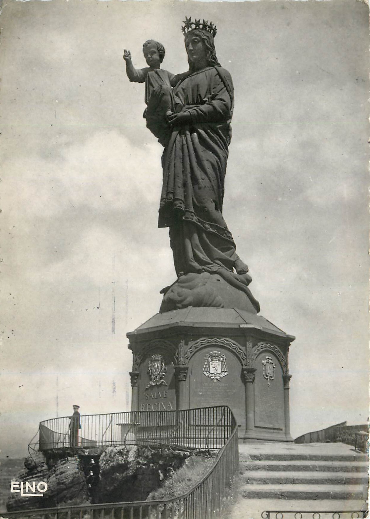 CPM Le Puy Haute Loire Statue de Notre Dame de France dominant la Ville 