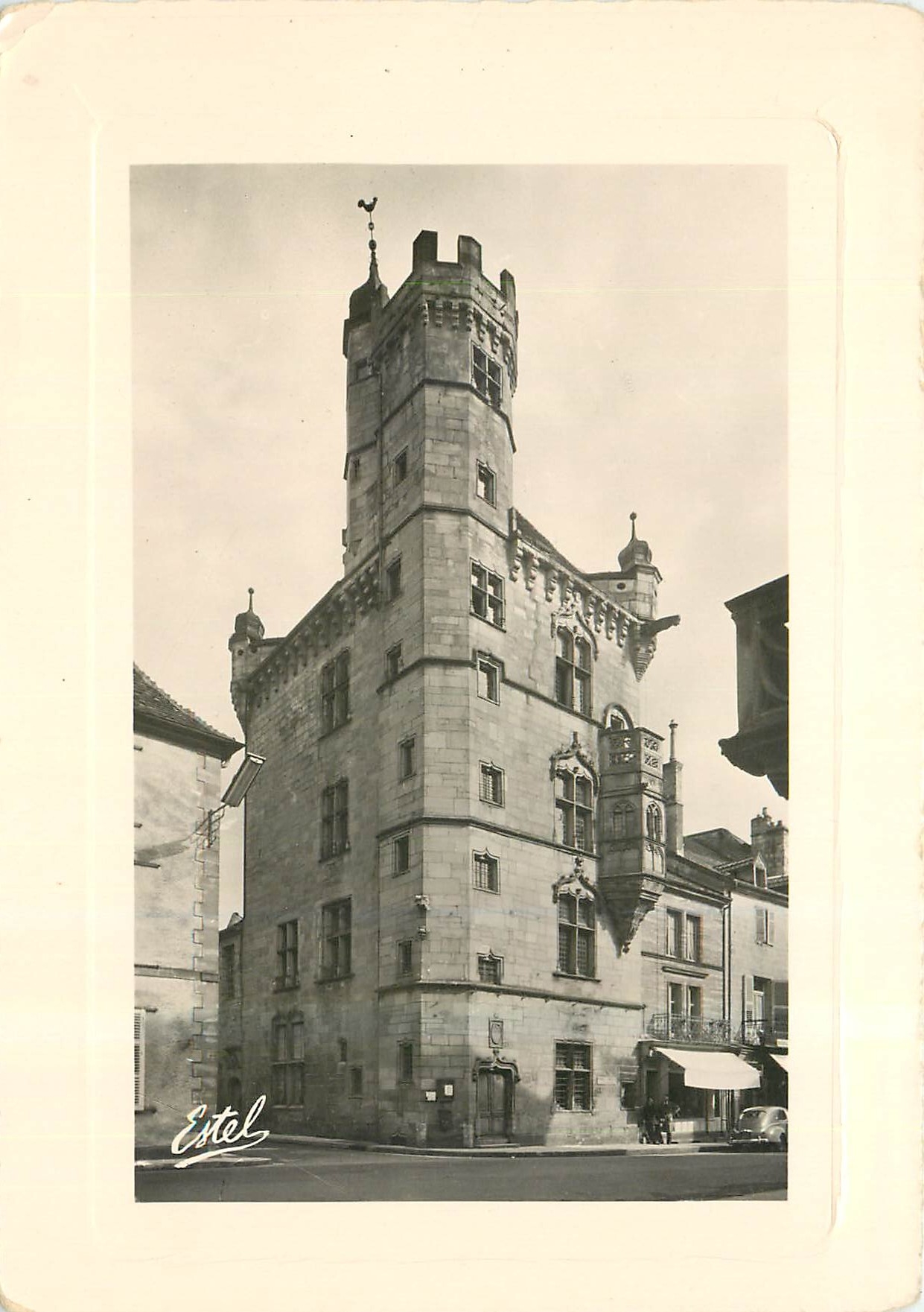 CPM Luxeuil les Bains La Maison Ancien Hotel de Ville 