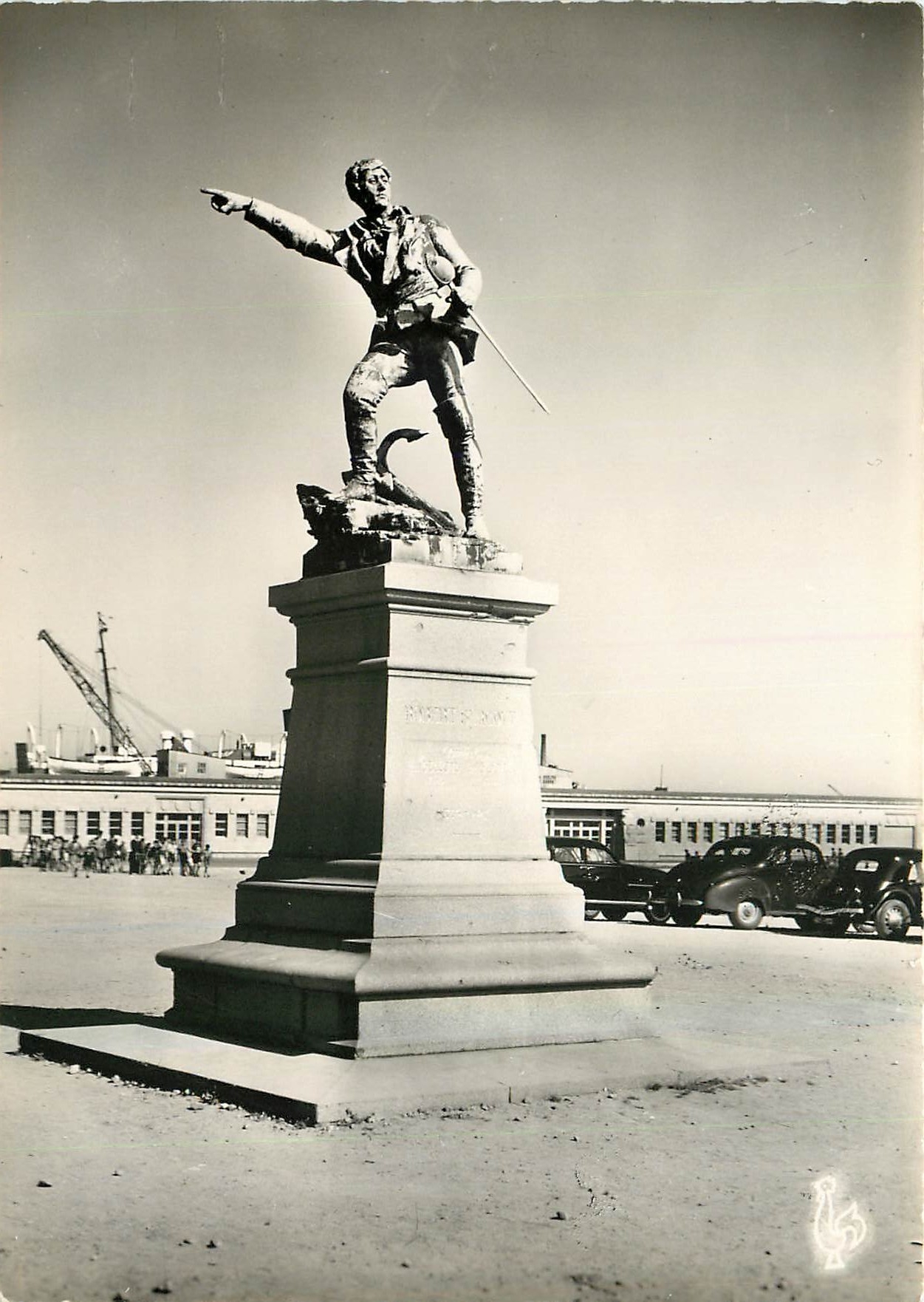 St-Malo — Statue de Robert Surcouf — éditeur Paquiler, n°58