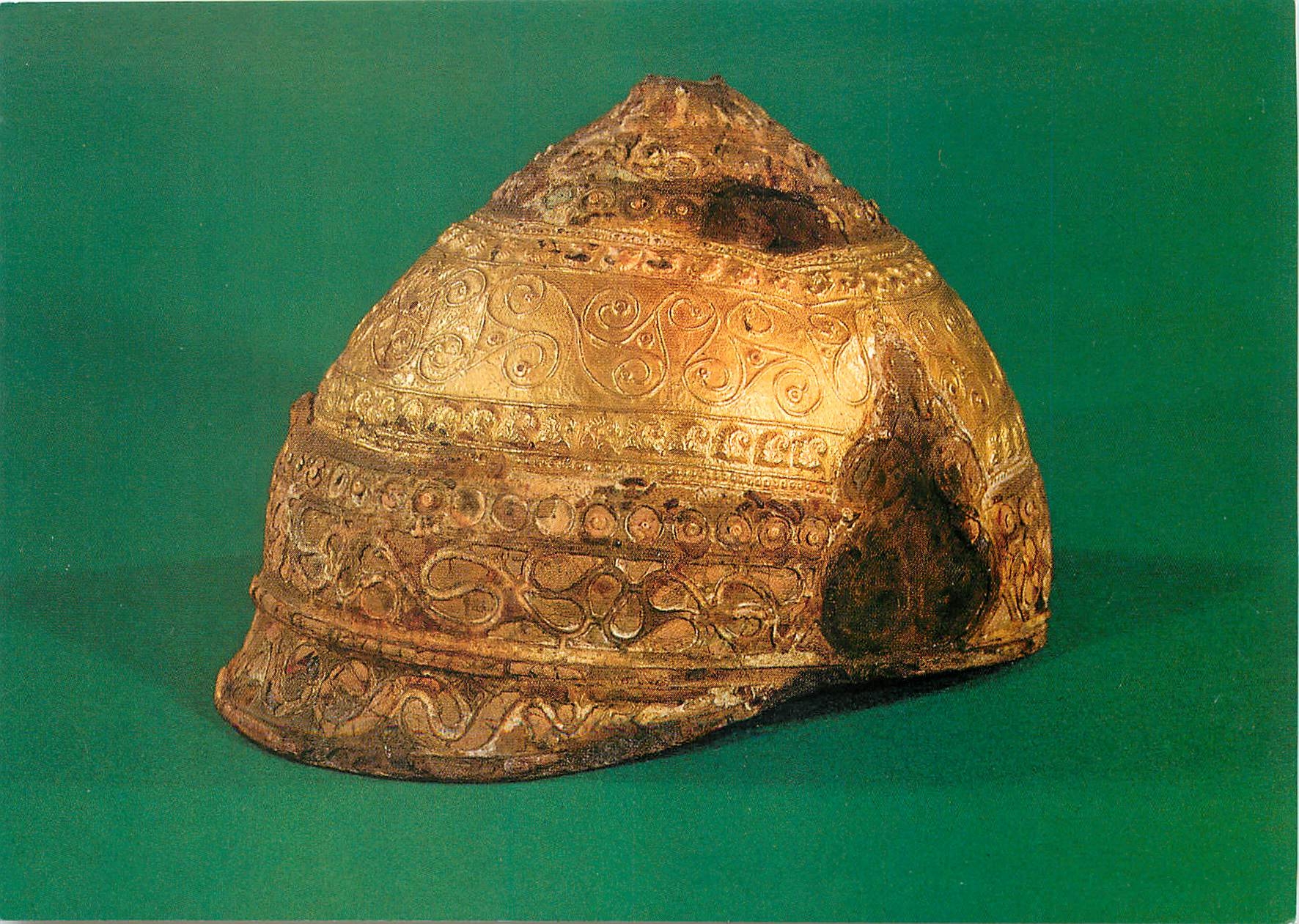 CPM Saint Germain en Laye Musee des Antiques Natinales Casque d'Amfeville Eure 