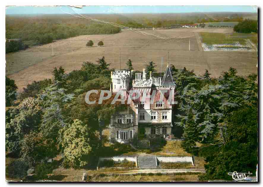 CPM Les Beaux Chateaux du Medoc Le Chateau de la Chesnaye entre Cussac et Beychevelle Vue aerienne 