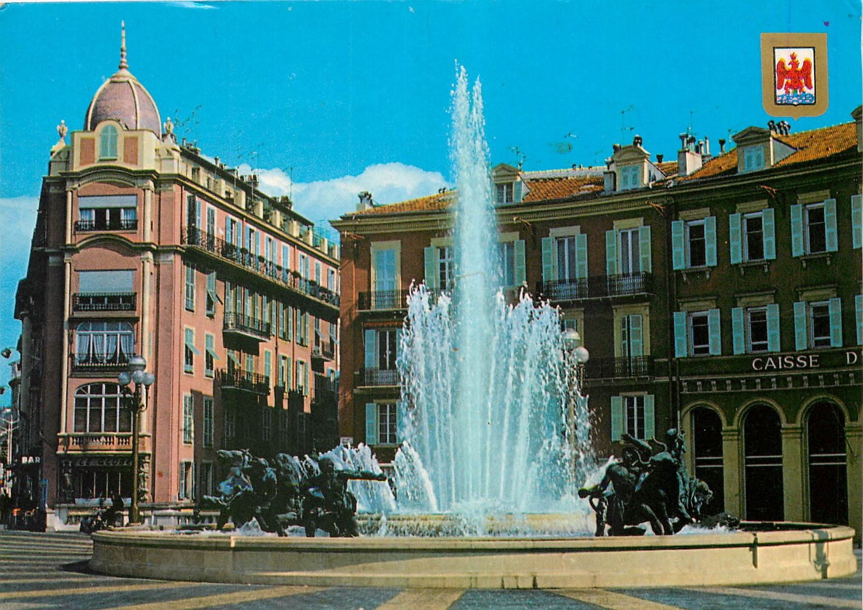 CPM Nice La fontaine de la Place Massena Caisse d'Epargne