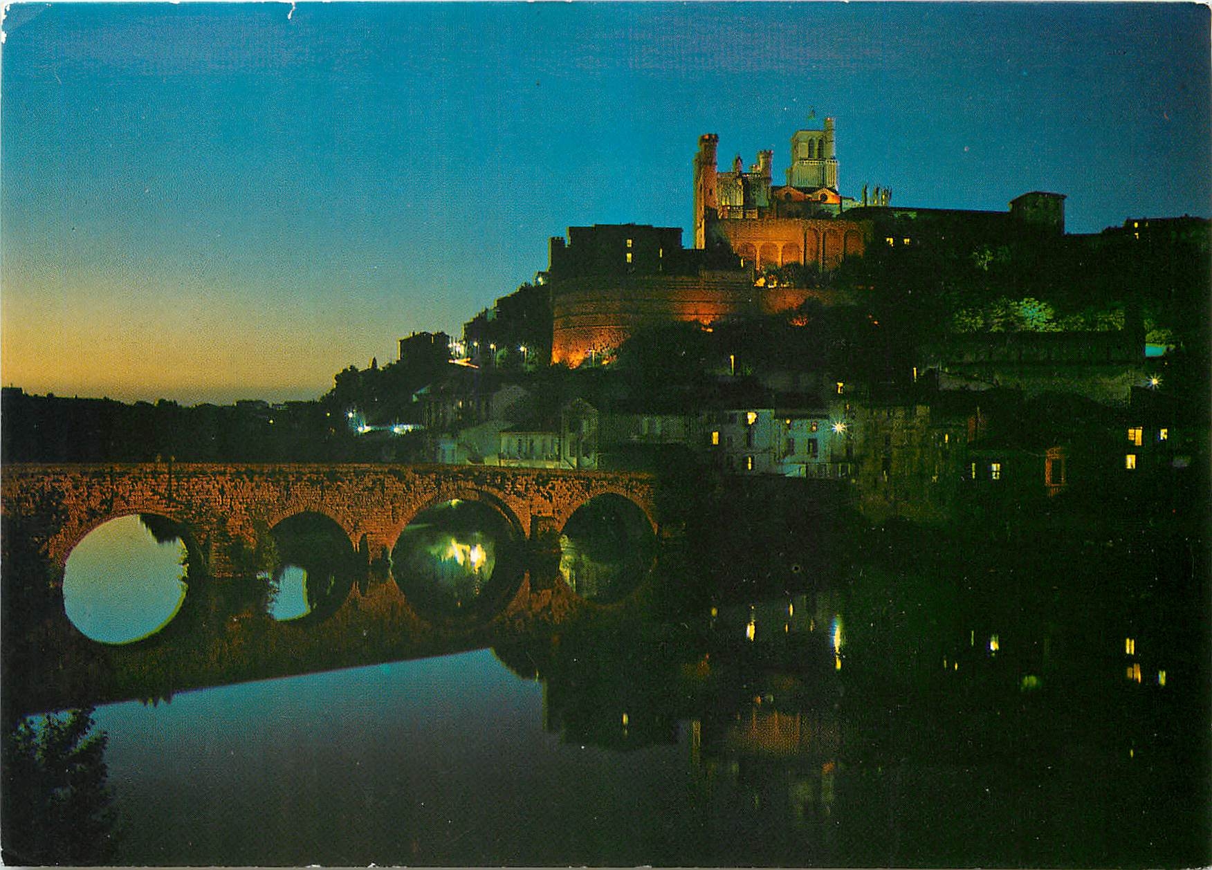 CPM Paysage du Langueduc Beziers Le Vieux Pont et la cathedrale St Nazaire la nuit 