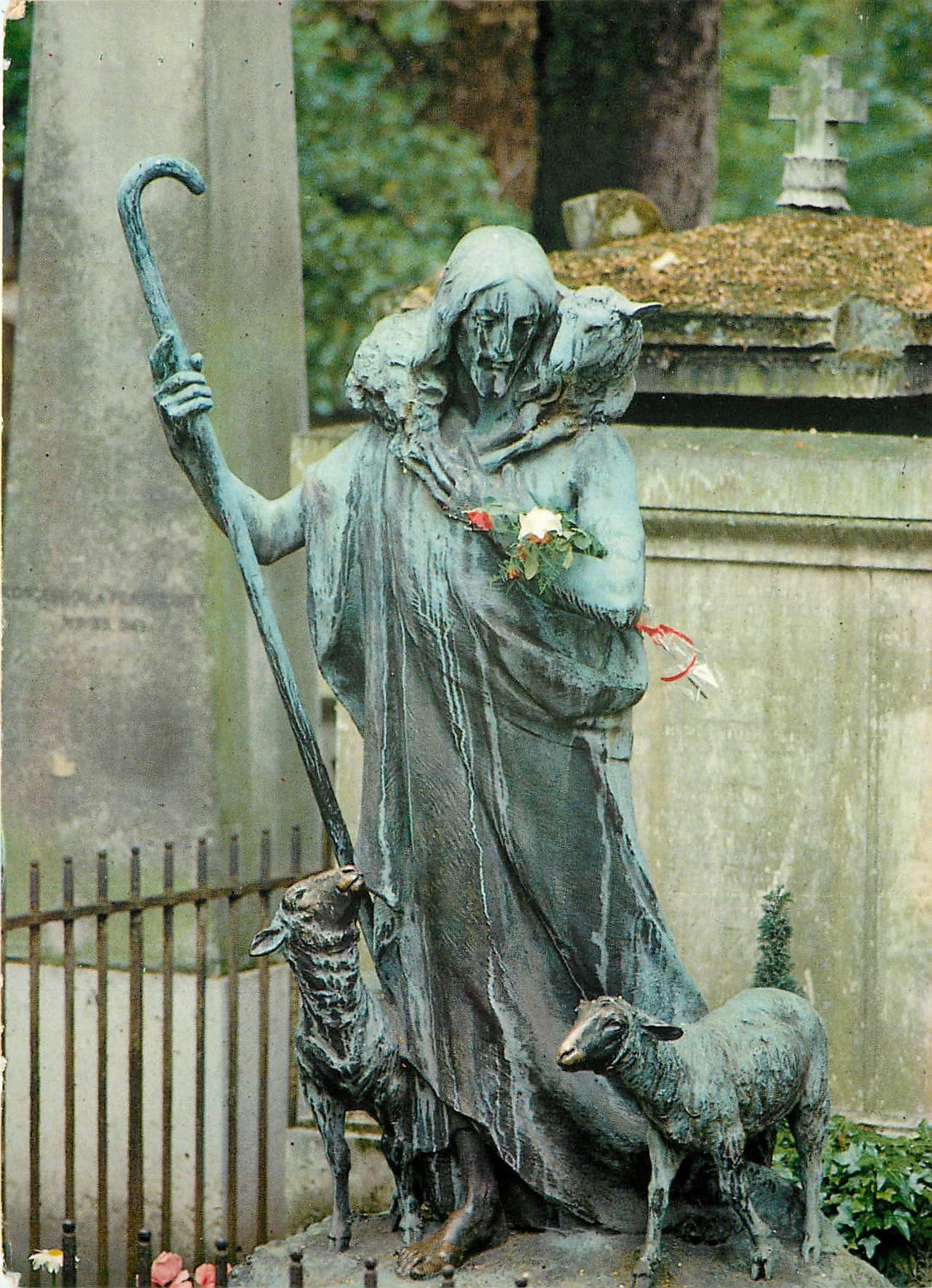 CPM Statue du Bon Berger Paris Pere Lachaise