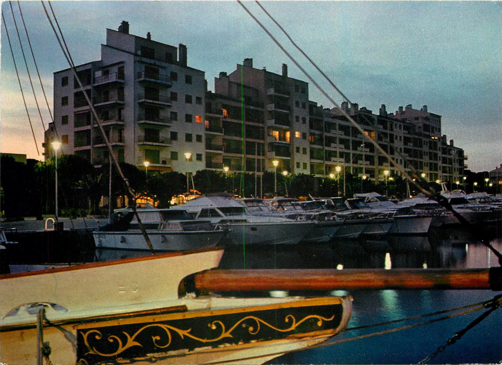 CPM La Cote d'Azur Varoise Hyeres les Palmiers Port Saint Pierre la nuit 