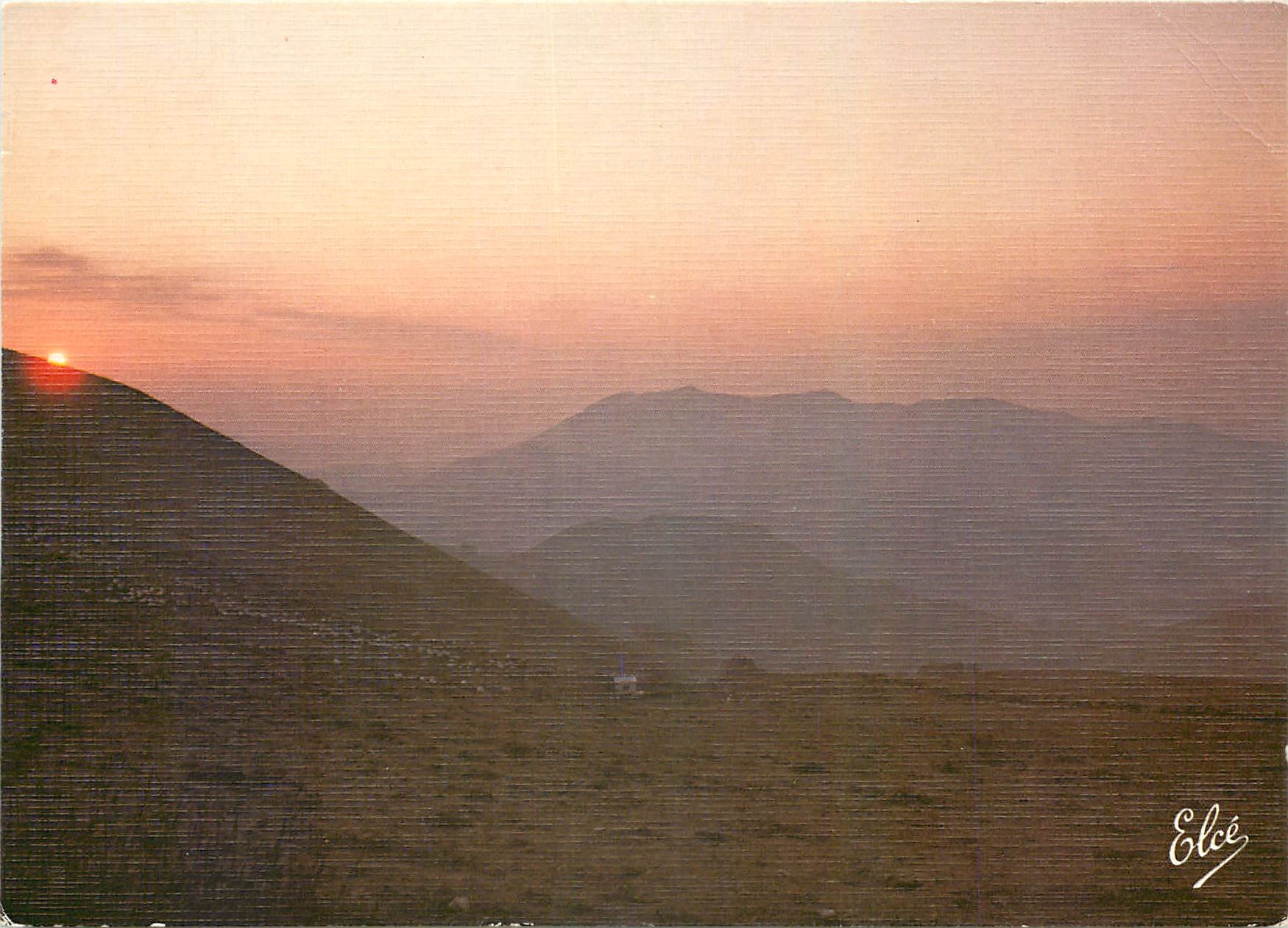 CPM Nos Belles Pyrenees Coucher de soleil en montagne La carte postale 