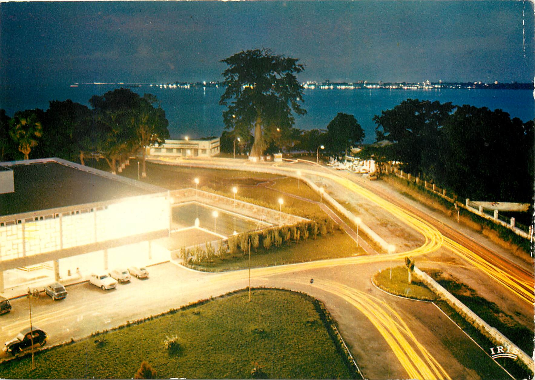 Congo - Brazzaville — L'embarcadère et l'hôtel Cosmos, Vue de nuit — IRIE ÉDITIONS