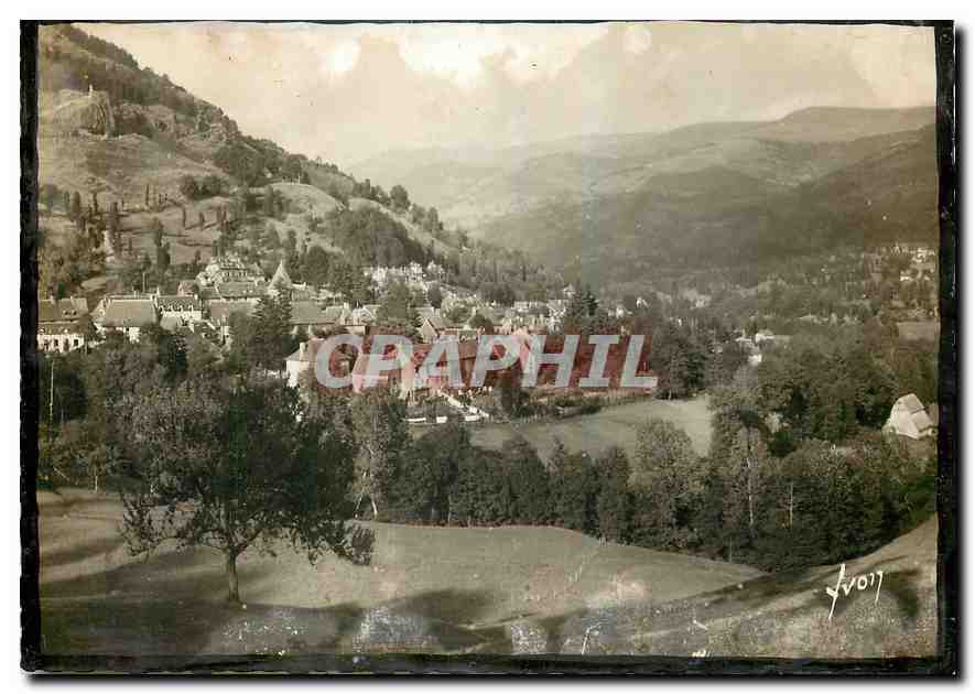 CPM Environs de Vic sur Cere Cantal Villlage de Thiezac au loin plomb du Cantal 