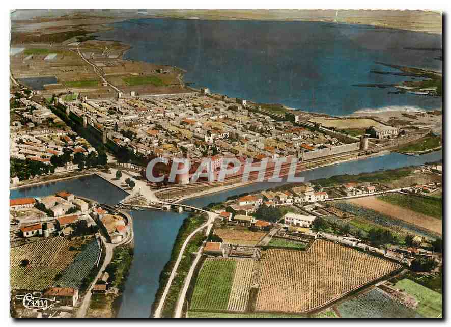 CPM Aigues Mortes Gard Vue generale aerienne sur la Cite Ses Remparts les Salines le Canal 