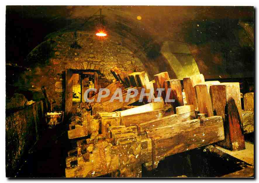 Salle des piles à maillets — Musée Historique du Papier, Moulin Richard de Bas — Ambert (P.-de-D.)