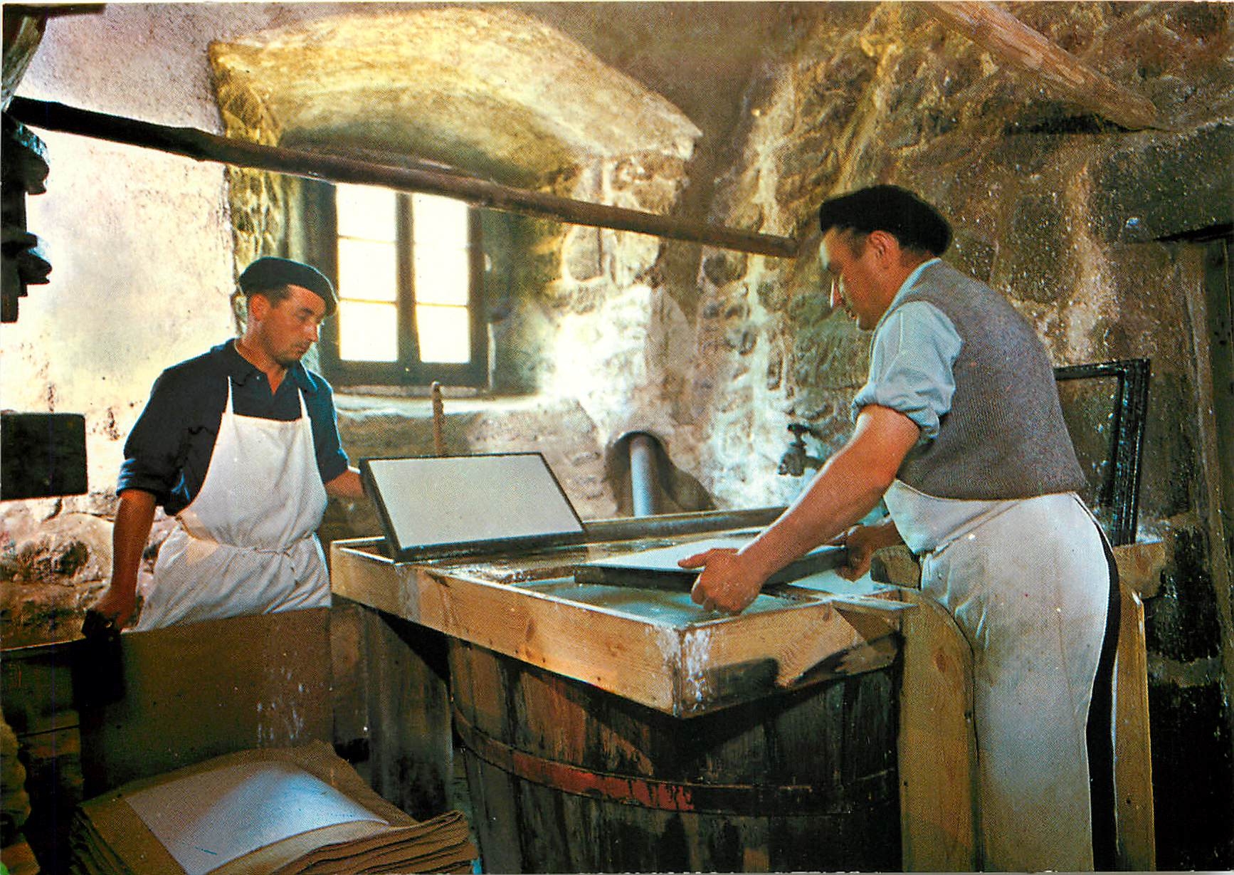 Moulin Richard de Bas — La cuve du Moulin Richard de Bas — Musée Historique du Papier, Ambert (P.-de-D.)