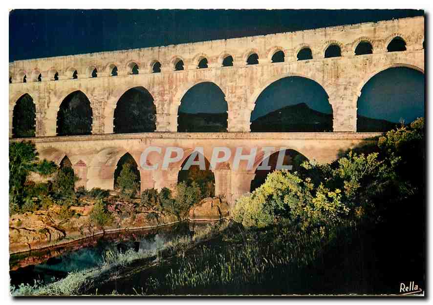 CPM Le Pont du Gard vue de nuit Jesus Christ 