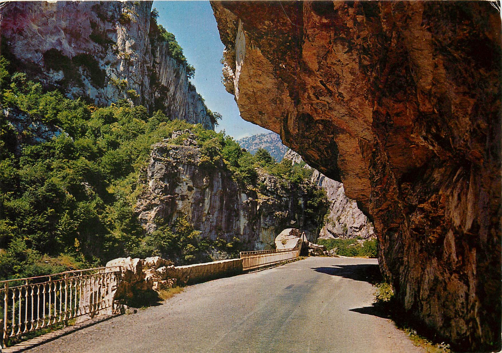 CPM Cote d'Azur French Riviera Passage dans les Gorges 