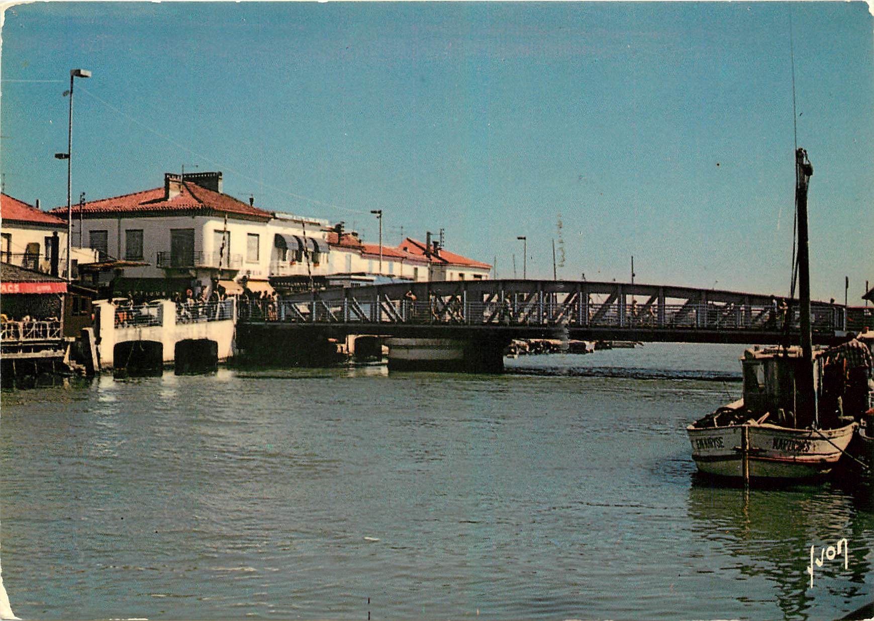 CPM Couleurs et Lumiere de France Le Grau du Roi Le Pont Tournant 