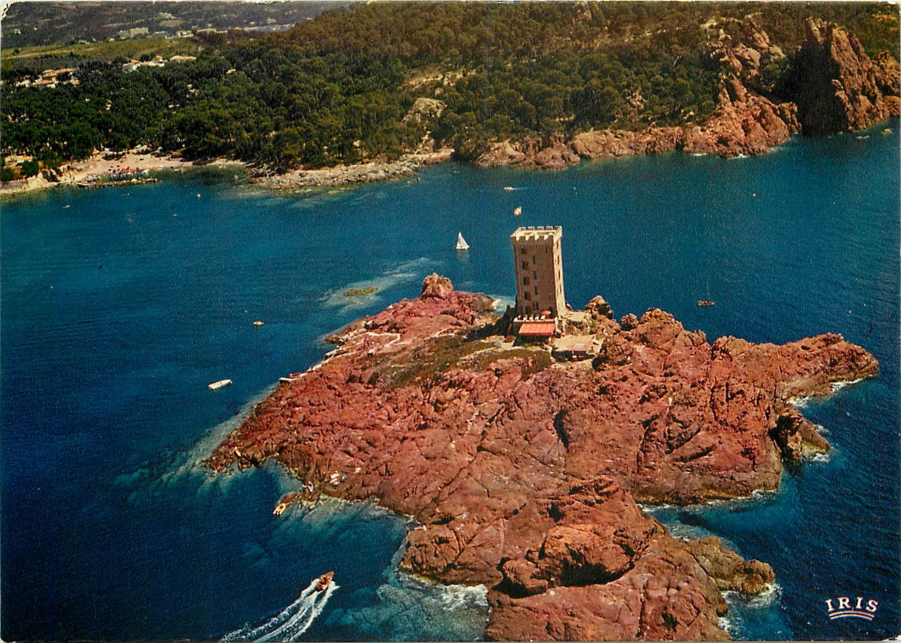 CPM La Corniche d'Or Au Dramont L'ile D'Or