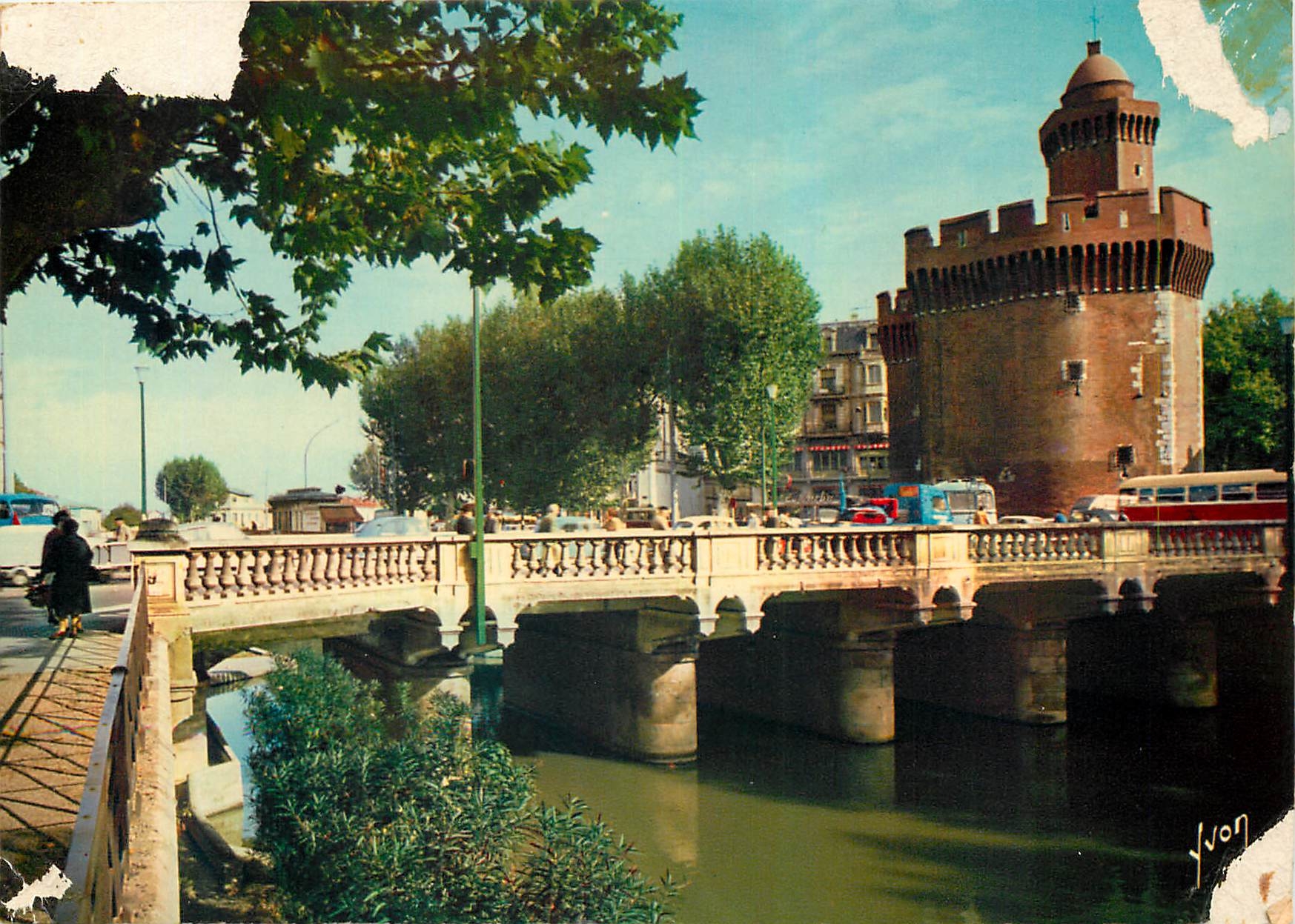 CPM Couleurs et Lumiere de France Perpignan Pyrenees Orientales Le Castillet et le Pont sur le Basse