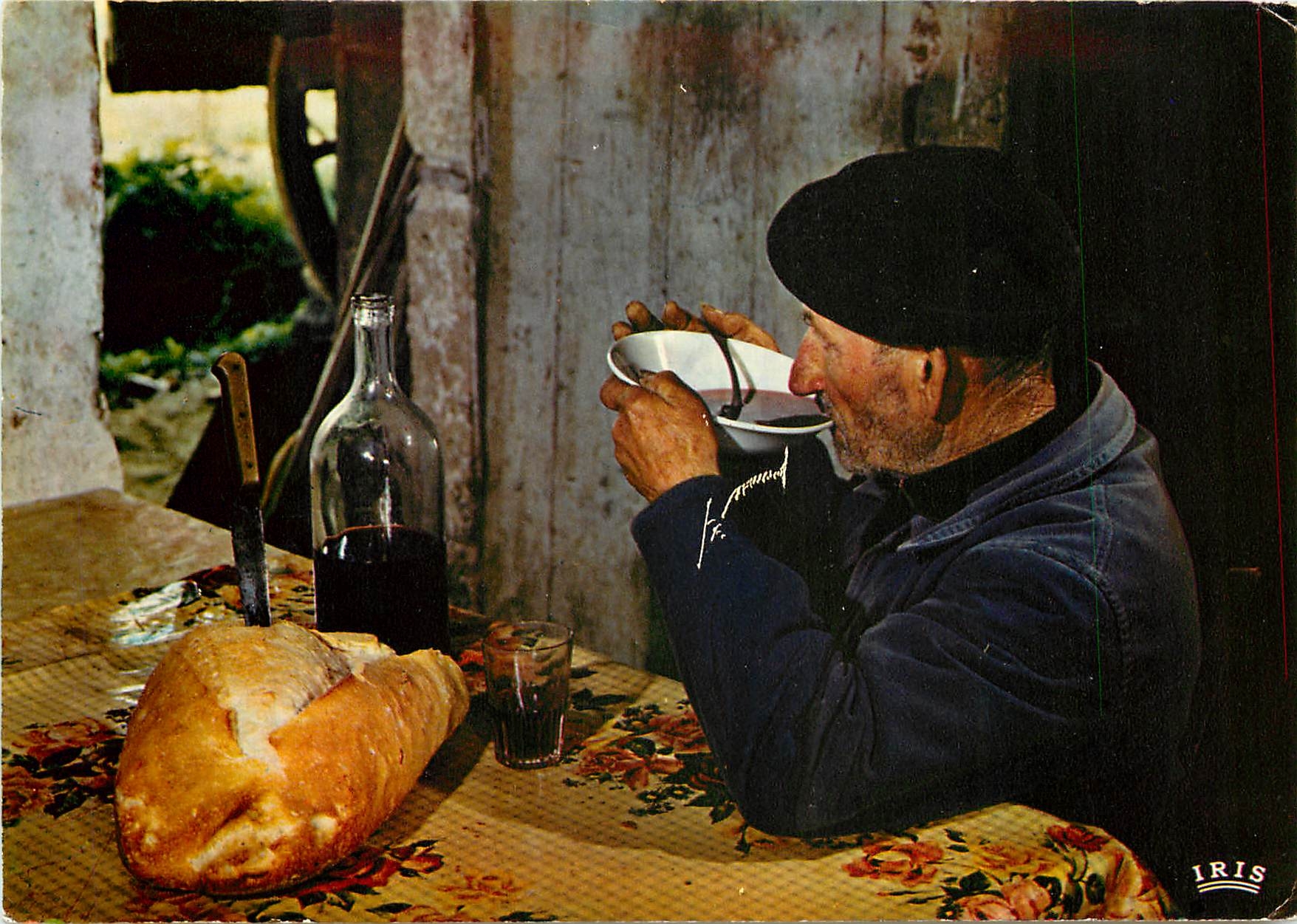 CPM Dans Nos Campagnes Le Chabrot ou Chabrol 