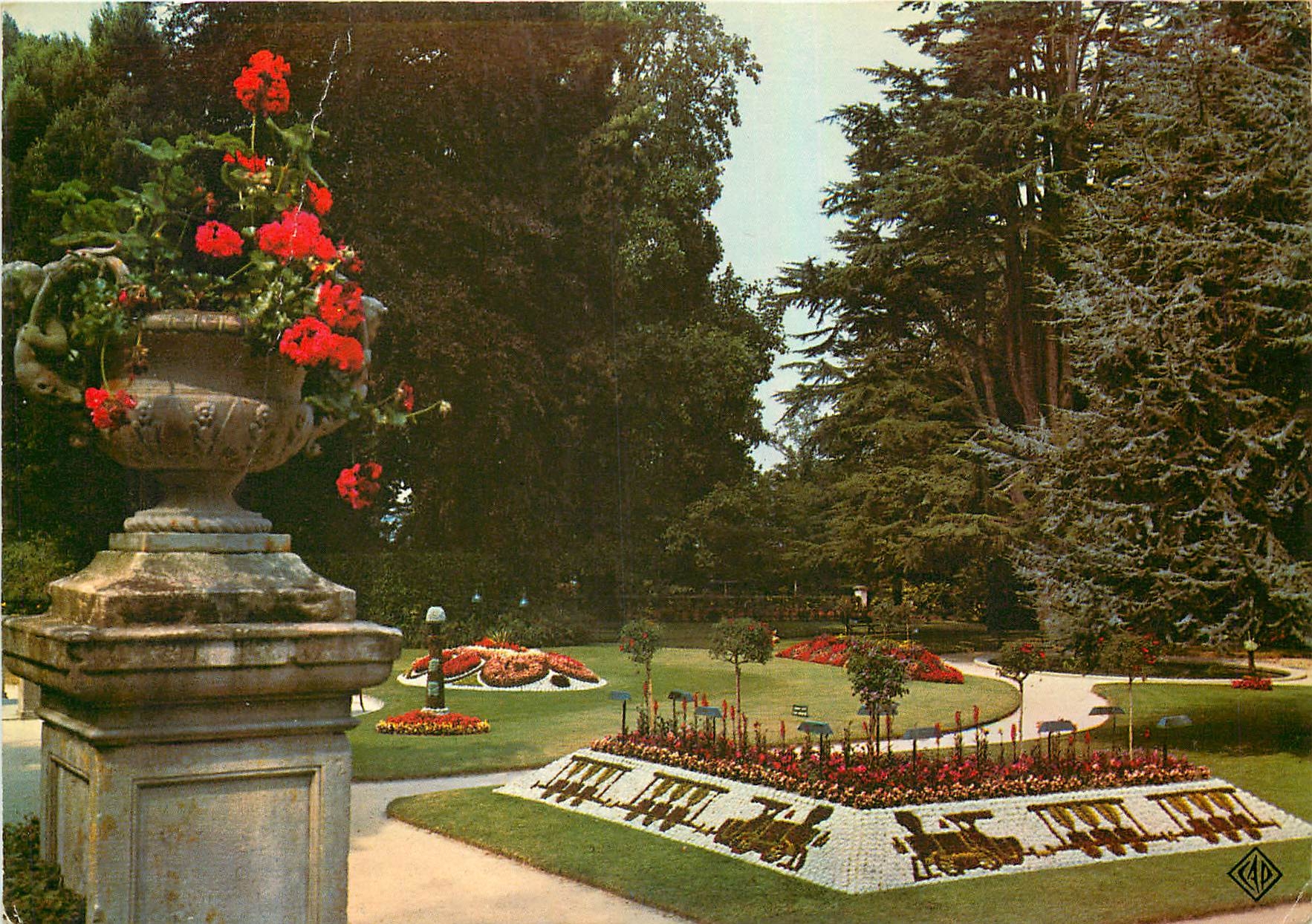 Jardin Public de Coutances — décor floral avec train — éditeur CAD