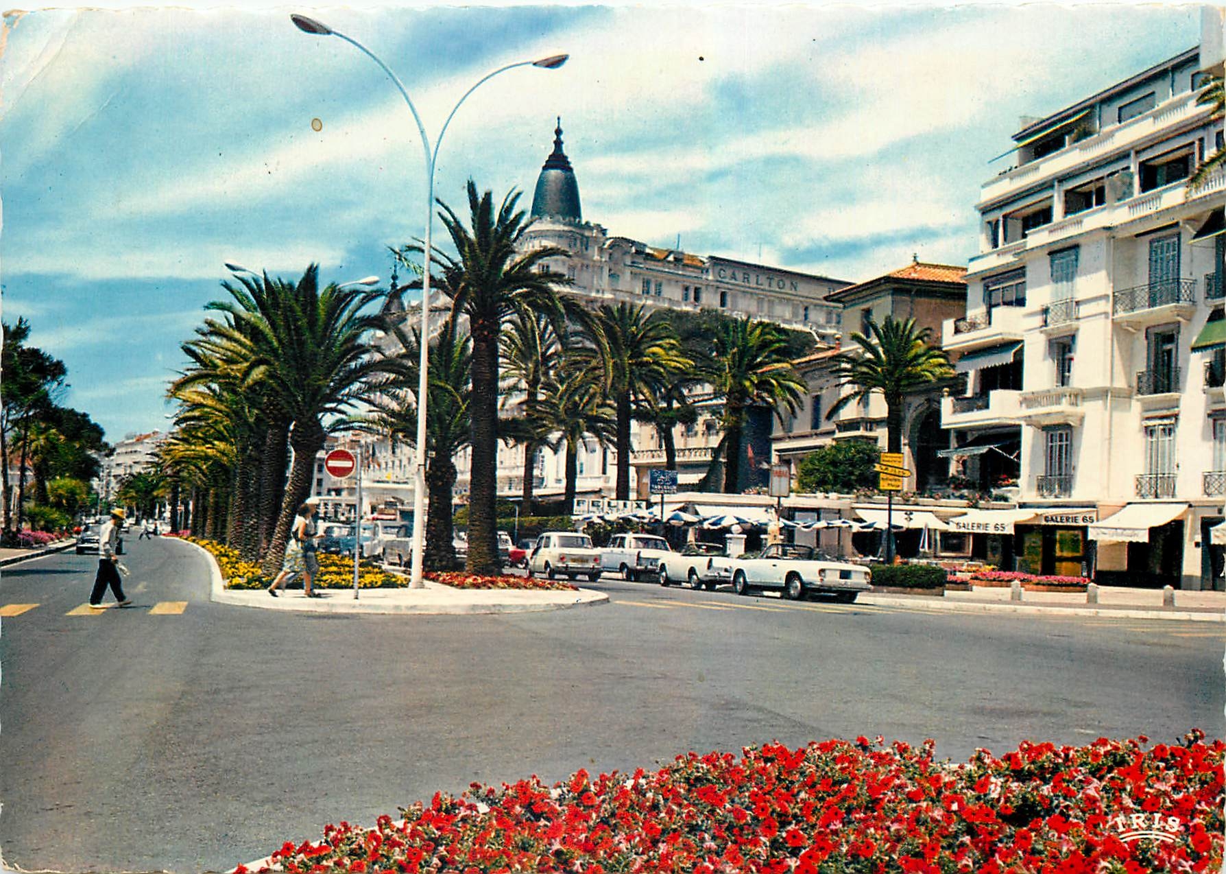 CPM Reflets de la Cote d'Azur Cannes A M La Croisette et l'Hotel Carlton 