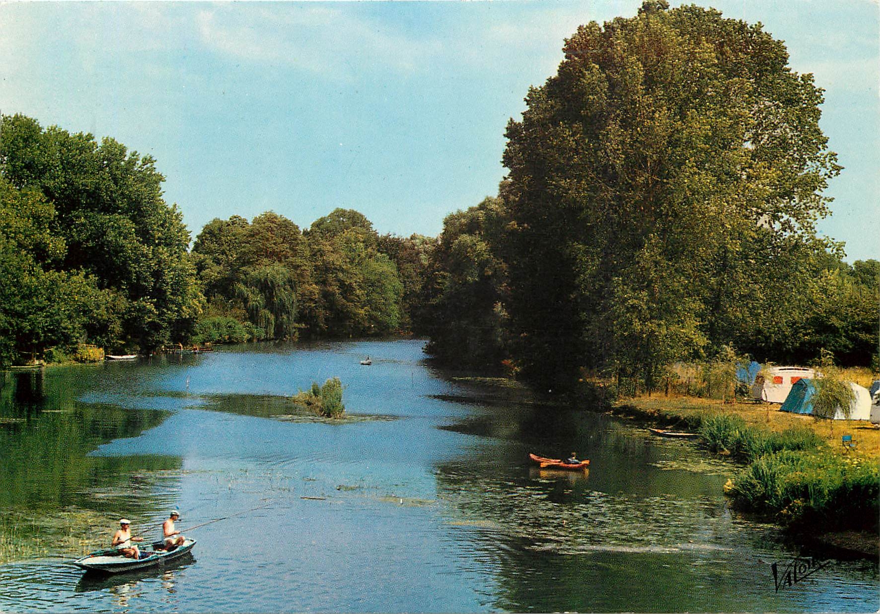 CPM La Vallee du Loing Camping Peche Pecheur