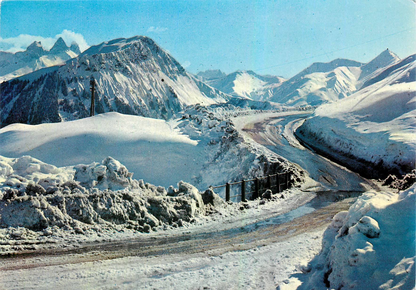 CPM La Toussuire Savoie le Petit Pont les Aiguilles d'Avre et la Meije 