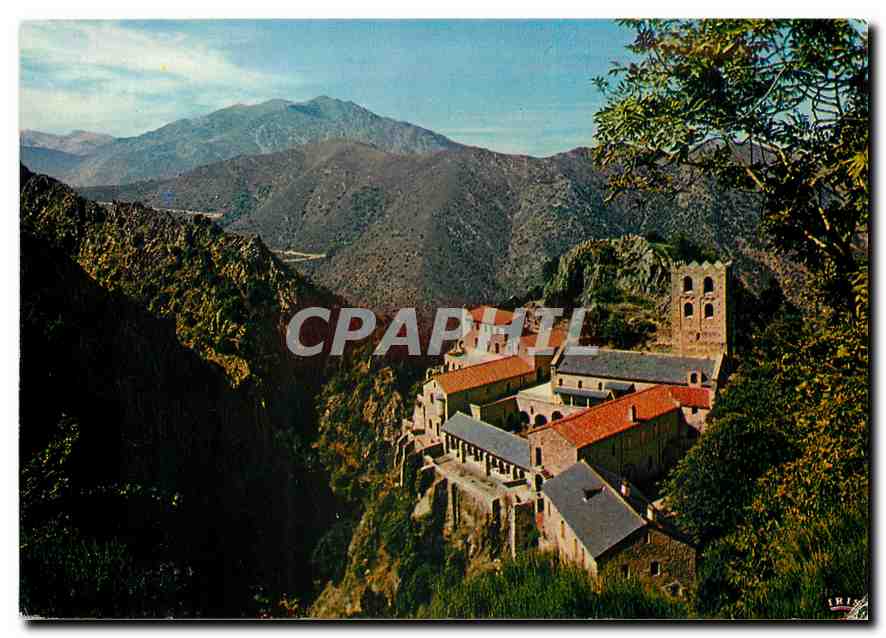 CPM En Roussillon l'abbaye de Saint Martin du Canigou fondee au XI siecle aux environs de Vernet les