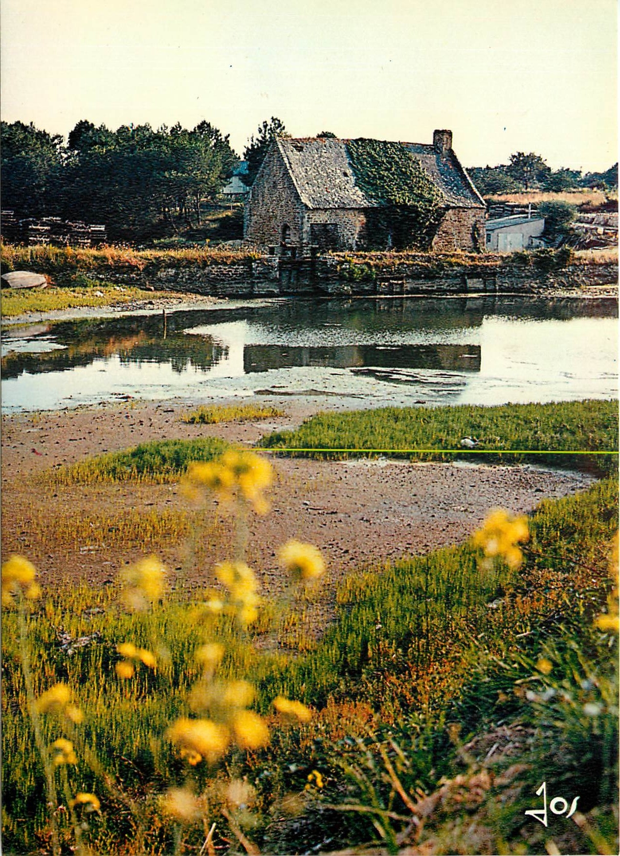 CPM Moulin Mer le Moulin Mer a maree montante le retanue d'eau se remplit et le moulin peut fonction