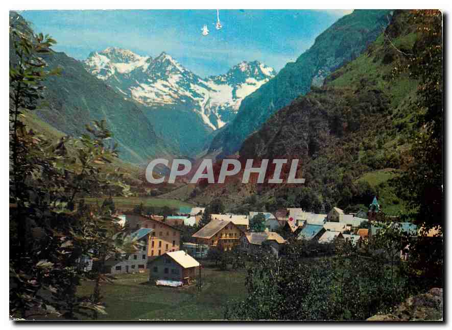 Village alpin en vallée — montagnes enneigées — Abel, Éditeur Naturelle