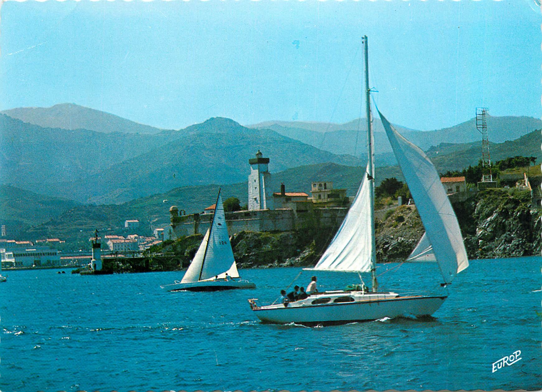 CPM Cote Vermeolle Port Vendres Regates virant au Phare 