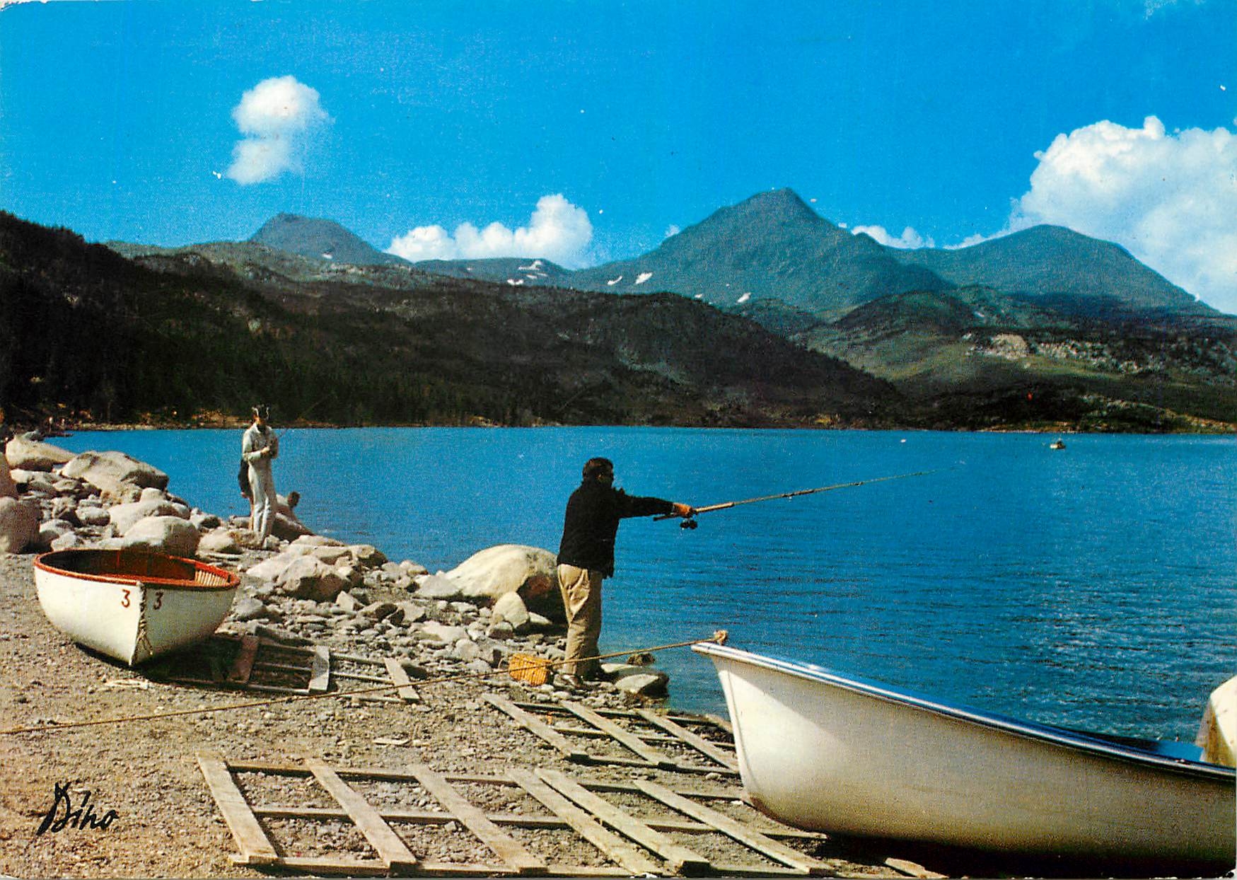 CPM Lumiere et couleurs de la Cerdagne Pyrenees Orientales lac des Bouillouses au fond les pics Peri