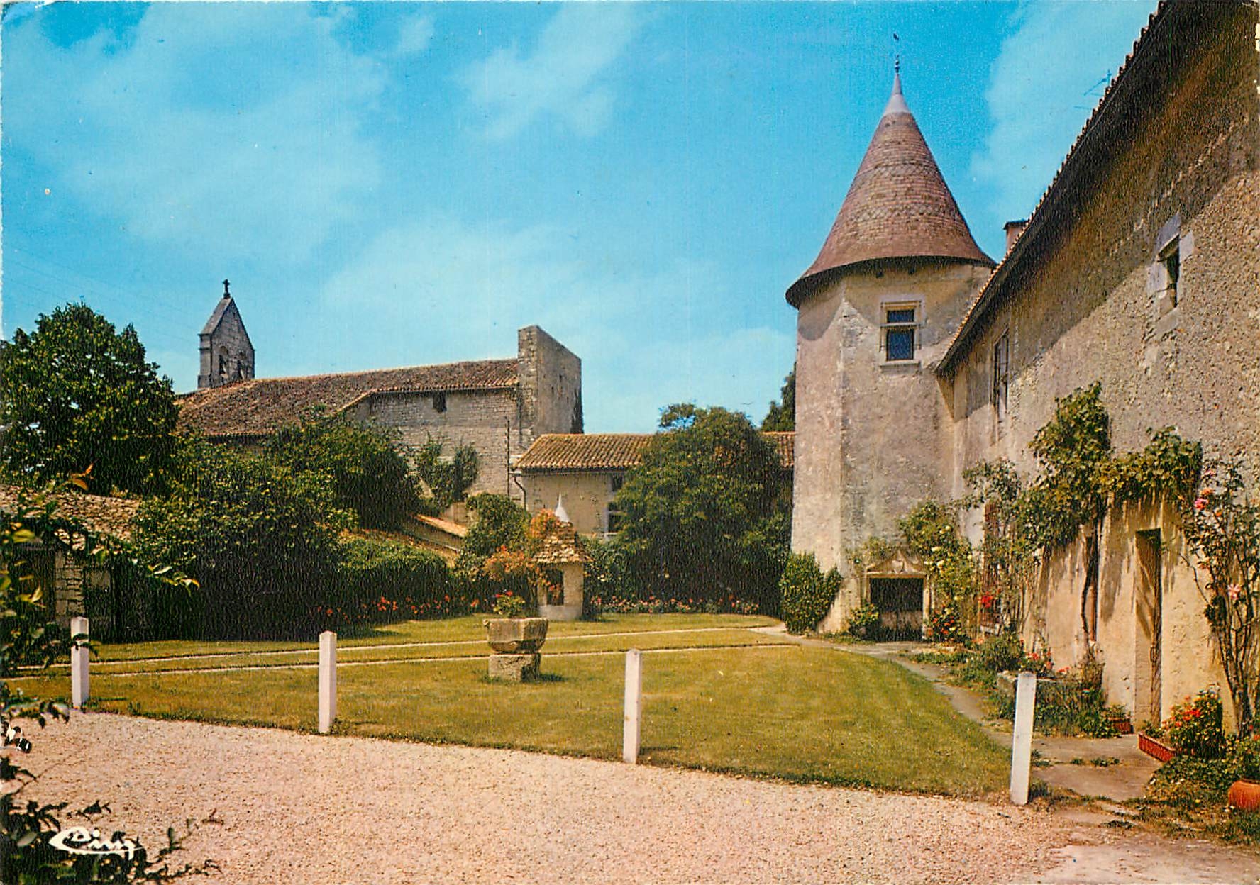 CPM Environs d'Aunac Charente Chenon le Chateau et l'eglise 