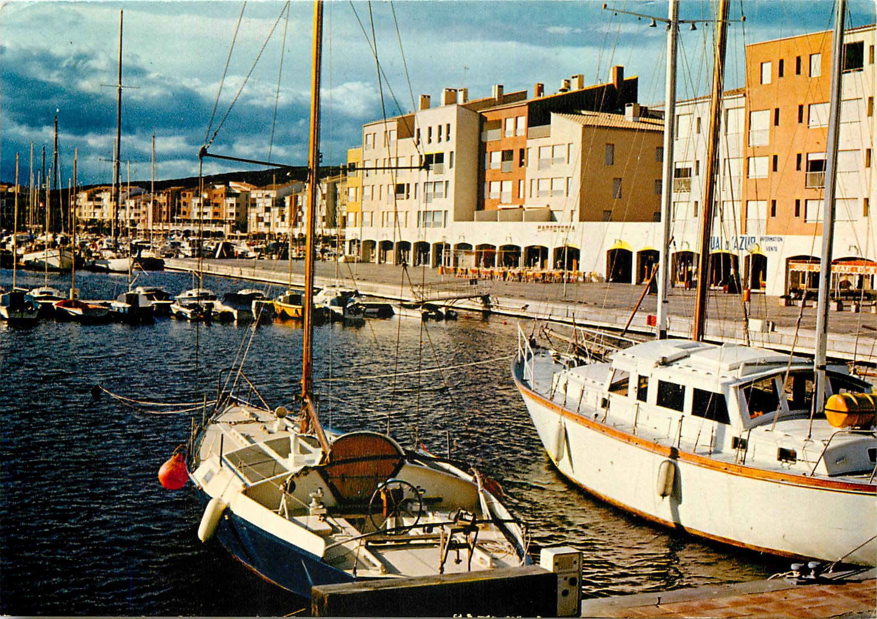 CPM Paysage du Languedoc le Cap d'Agde au premier plan le Quai d'Azur 