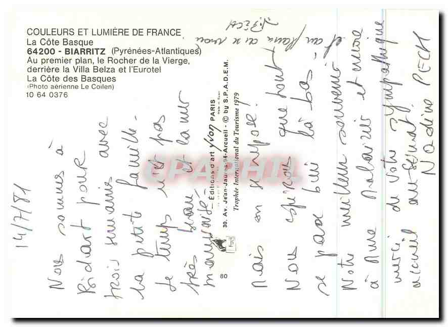 CPM La Cote Basque Biarritz Pyrenees Atlantiques au premier plan le Rocher de la Vierge derriere la  — Verso